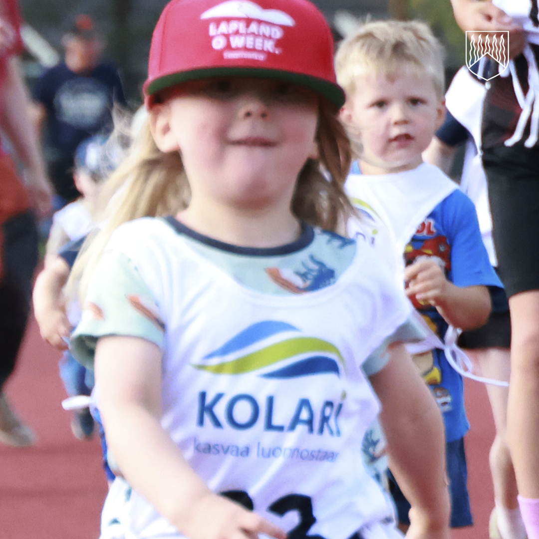 Lapsi juoksemassa sarjajuoksuissa